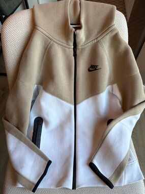 Nike tech boys large jacket